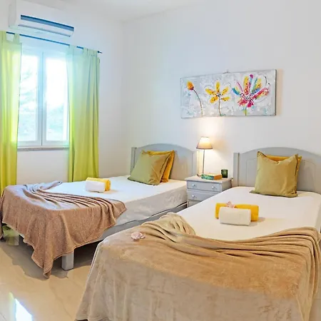 Villa In Albufeira With Rooftop Sea Views * البوفيرا